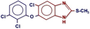 Fórmula molecular del triclabendazol. En rojo el grupo común a los benzimidazoles.
